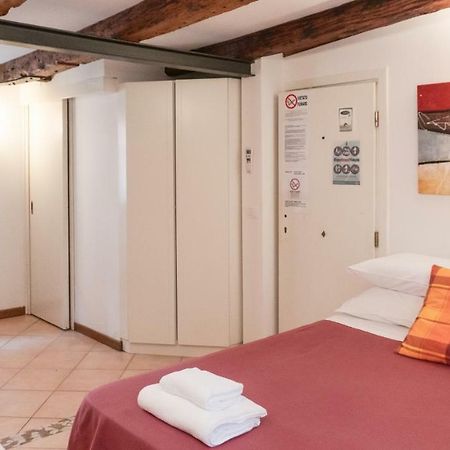 In The Heart Of Biennale Ac Wi-Fi Apartment Venice Luaran gambar