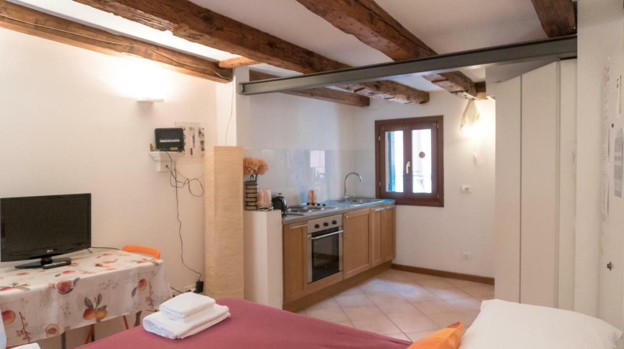 In The Heart Of Biennale Ac Wi-Fi Apartment Venice Luaran gambar