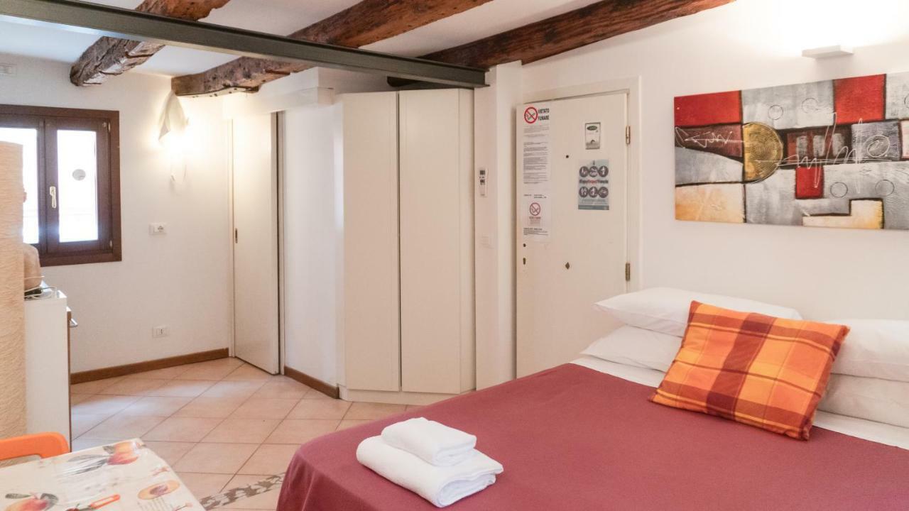In The Heart Of Biennale Ac Wi-Fi Apartment Venice Luaran gambar